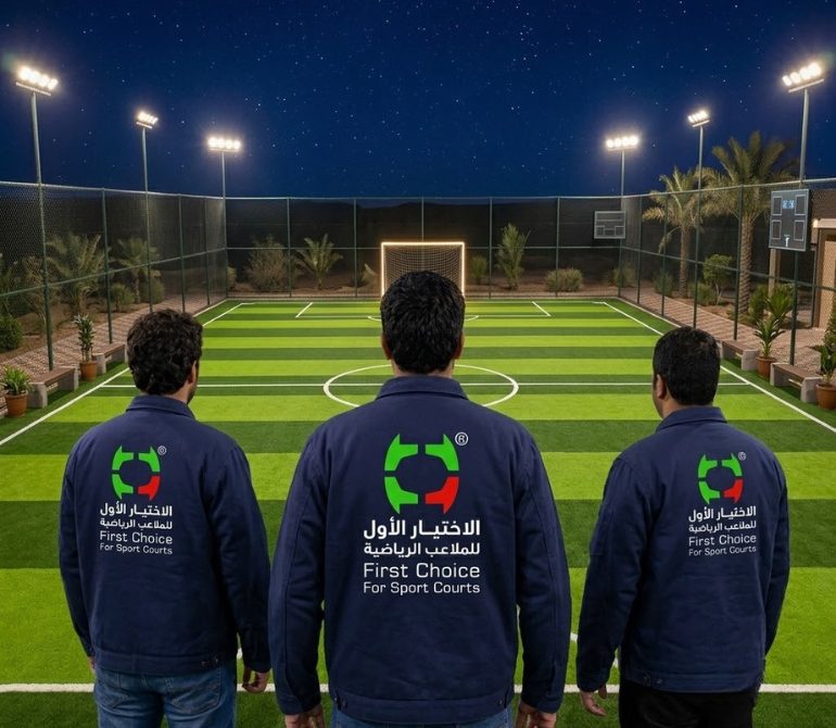 ملعب بادل بأنظمة زجاج وإضاءة من تنفيذ بلاي آرت